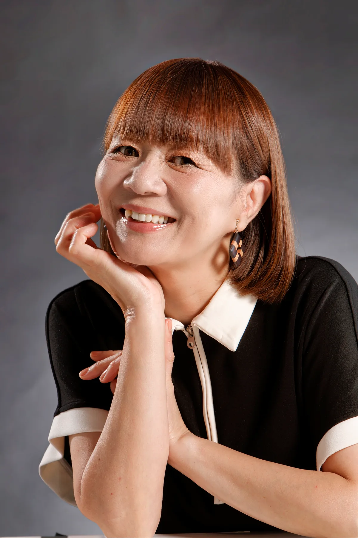 微笑むBETTYのポートレート